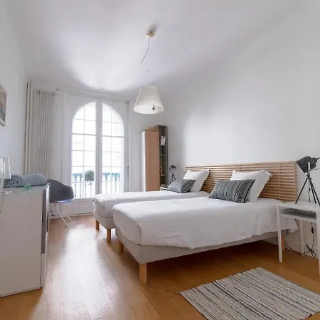 Bel Bourgeois Au Centre-ville De