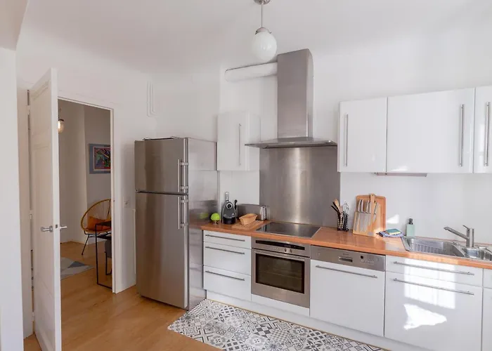 Bel Bourgeois Au Centre-ville De