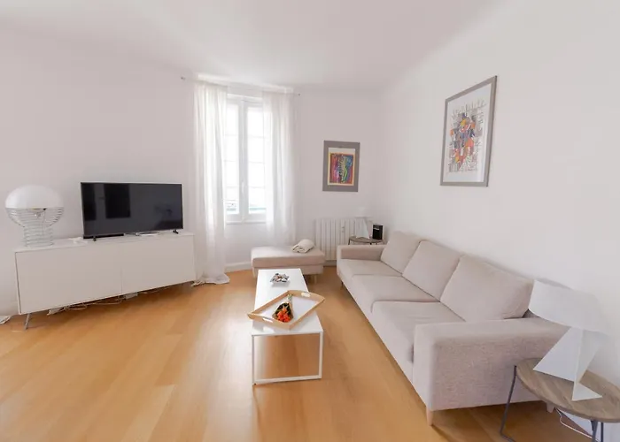 Bel Bourgeois Au Centre-ville De *