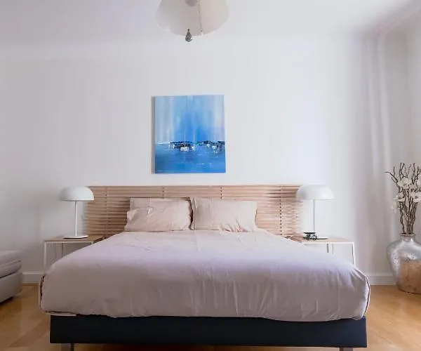 Bel Bourgeois Au Centre-ville De