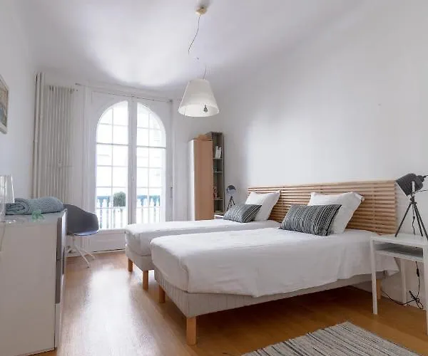 Bel Bourgeois Au Centre-ville De